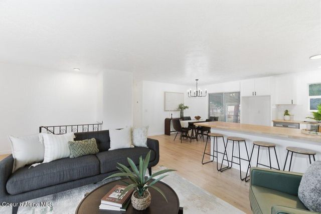 327 S Sandpiper Loop, Post Falls, ID 83854