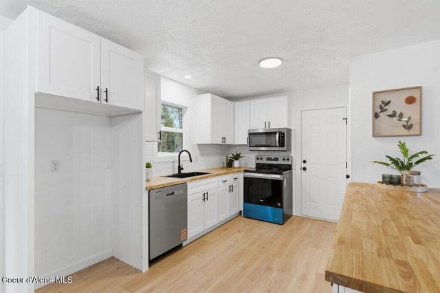 327 S Sandpiper Loop, Post Falls, ID 83854