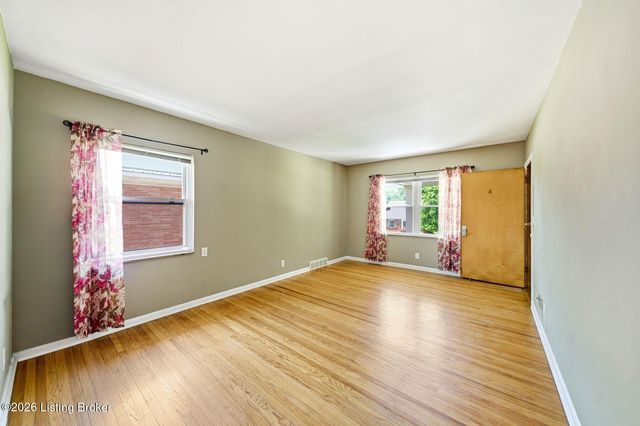 119 McArthur Dr, Louisville, KY 40207