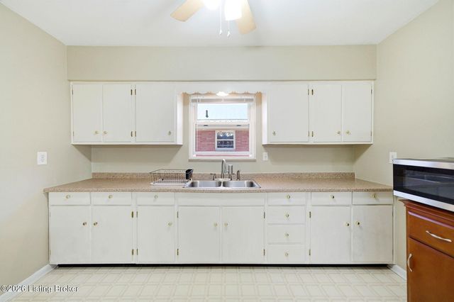119 McArthur Dr, Louisville, KY 40207