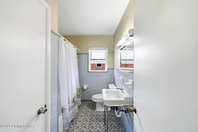119 McArthur Dr, Louisville, KY 40207