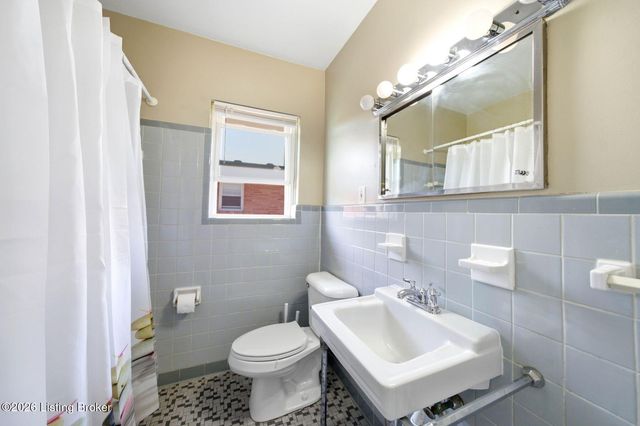 119 McArthur Dr, Louisville, KY 40207