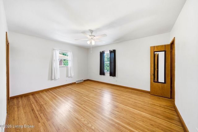 119 McArthur Dr, Louisville, KY 40207