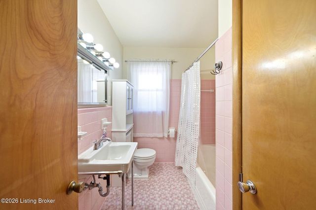 119 McArthur Dr, Louisville, KY 40207