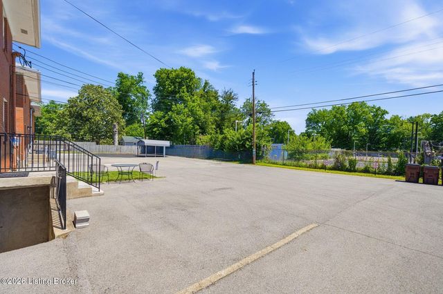 119 McArthur Dr, Louisville, KY 40207