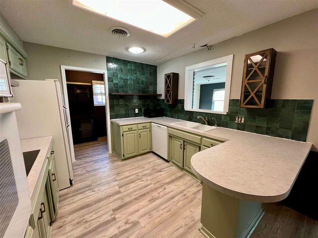 407 NW 71st St, Lawton, OK 73505