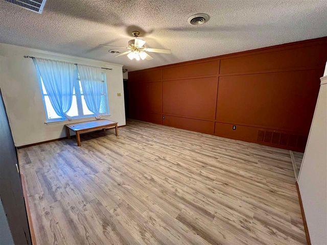 407 NW 71st St, Lawton, OK 73505