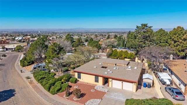 2315 Madre Drive NE, Albuquerque, NM 87112