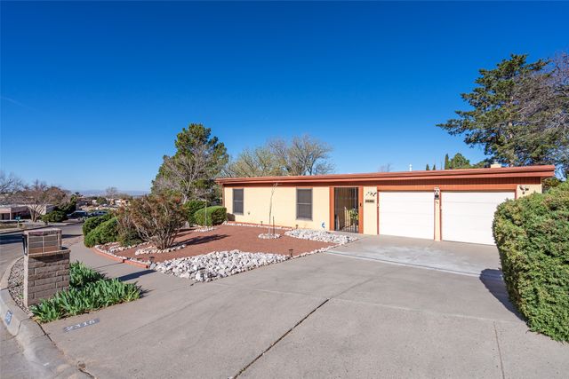 2315 Madre Drive NE, Albuquerque, NM 87112