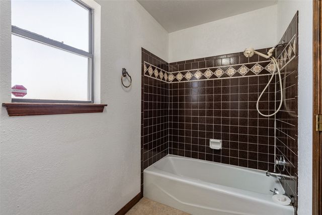 2315 Madre Drive NE, Albuquerque, NM 87112