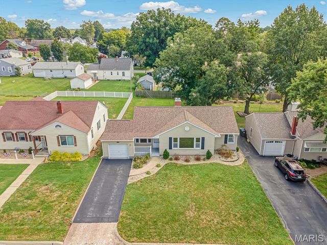 218 W Liberty Street, Columbia, IL 62236
