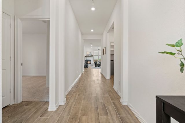 1152 Canuela Way, Justin, TX 76247