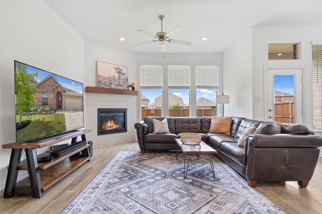 1152 Canuela Way, Justin, TX 76247