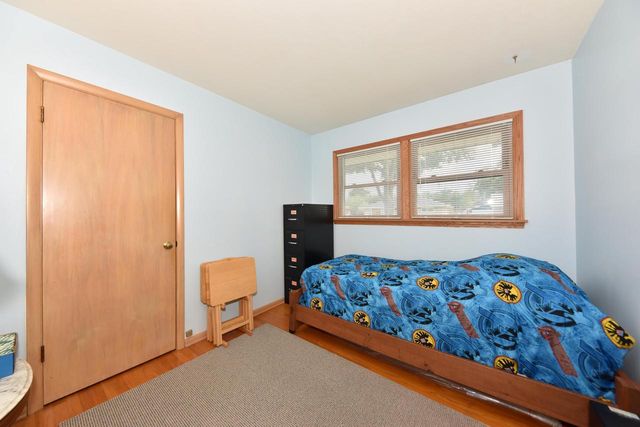 8136 W Clovernook STREET, Milwaukee, WI 53223