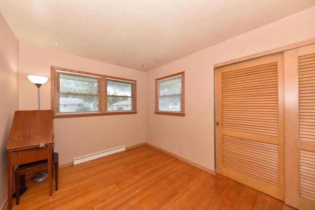 8136 W Clovernook STREET, Milwaukee, WI 53223