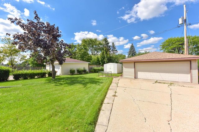 8136 W Clovernook STREET, Milwaukee, WI 53223
