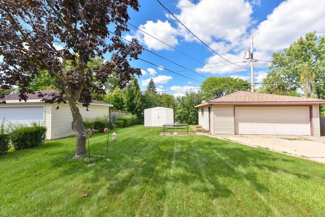 8136 W Clovernook STREET, Milwaukee, WI 53223
