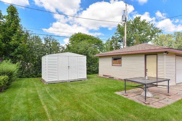 8136 W Clovernook STREET, Milwaukee, WI 53223