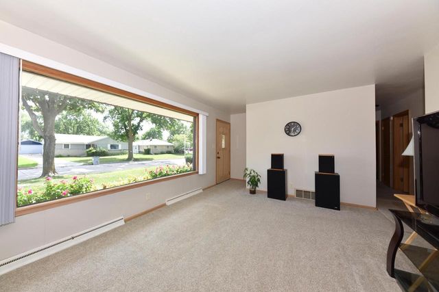 8136 W Clovernook STREET, Milwaukee, WI 53223