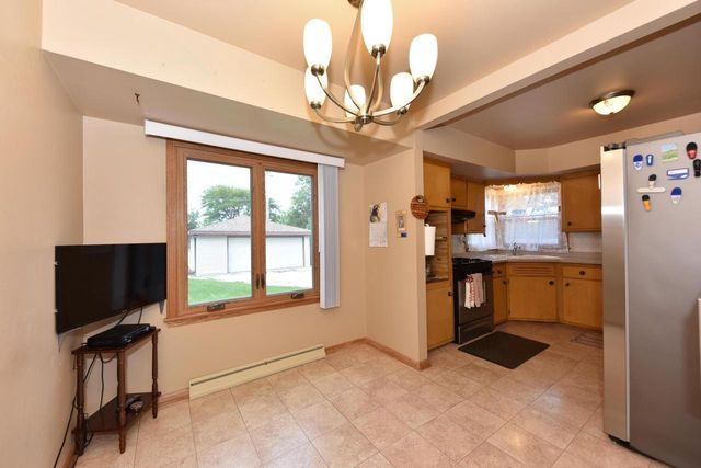 8136 W Clovernook STREET, Milwaukee, WI 53223