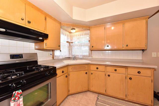 8136 W Clovernook STREET, Milwaukee, WI 53223