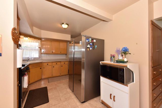 8136 W Clovernook STREET, Milwaukee, WI 53223