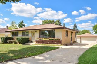 8136 W Clovernook STREET, Milwaukee, WI 53223