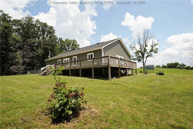 280 Red Knob Road, Fraziers Bottom, WV 25082