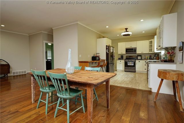 280 Red Knob Road, Fraziers Bottom, WV 25082