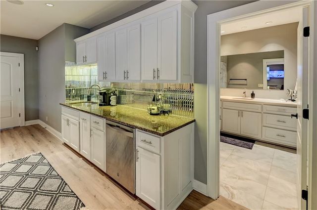 5307 W 124th Court, Leawood, KS 66209