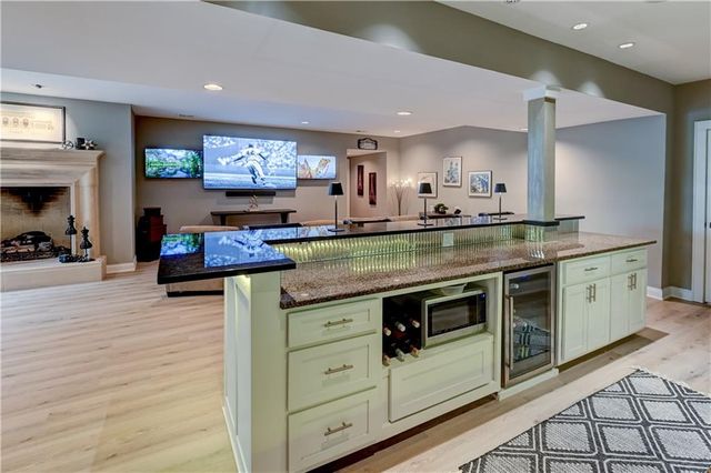 5307 W 124th Court, Leawood, KS 66209