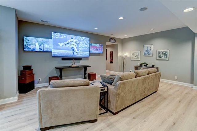 5307 W 124th Court, Leawood, KS 66209