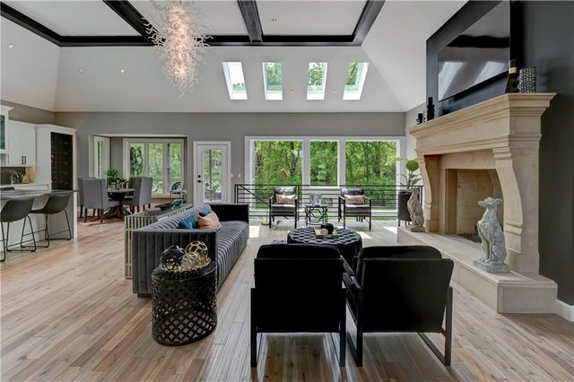 5307 W 124th Court, Leawood, KS 66209