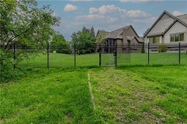 5307 W 124th Court, Leawood, KS 66209