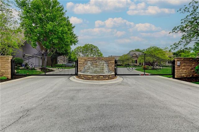 5307 W 124th Court, Leawood, KS 66209