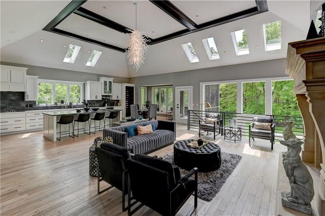 5307 W 124th Court, Leawood, KS 66209
