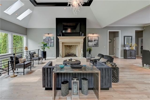 5307 W 124th Court, Leawood, KS 66209