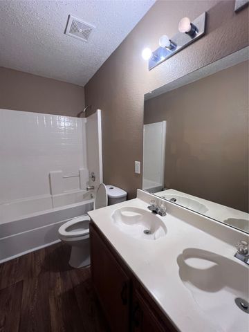 512 Magdalen Avenue, Fort Worth, TX 76036