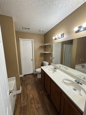 512 Magdalen Avenue, Fort Worth, TX 76036