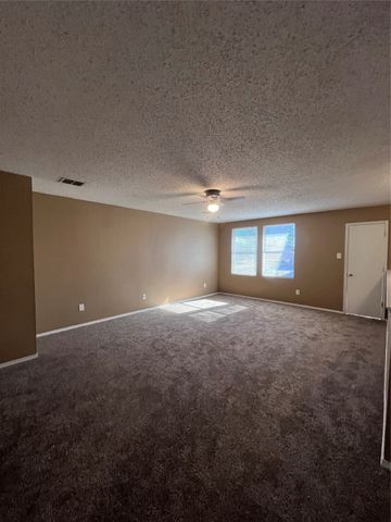 512 Magdalen Avenue, Fort Worth, TX 76036