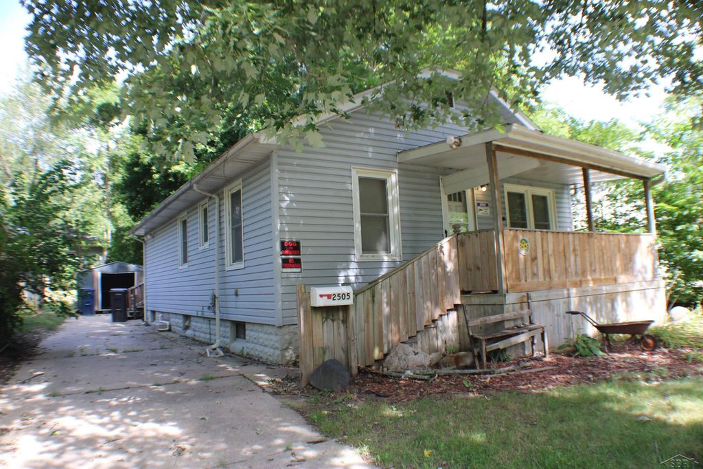 2505 Woodrow Avenue, Flint, MI 48506