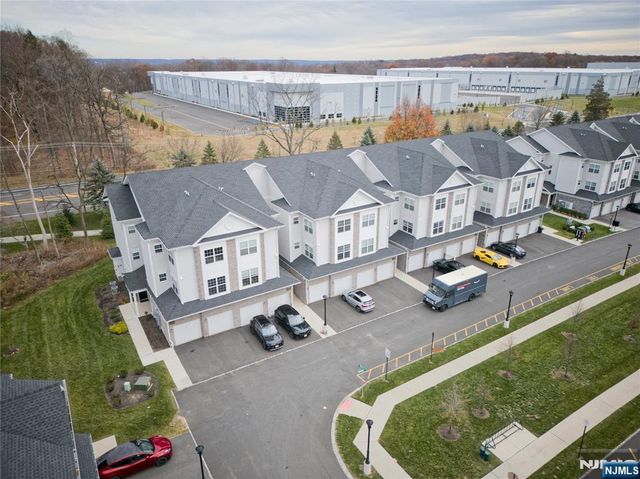 63 Veterans Way 426, Morris Plains Borough, NJ 07950