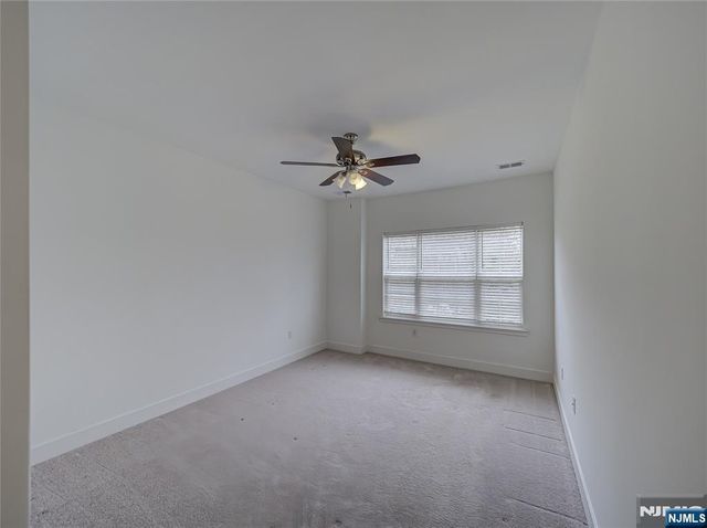 63 Veterans Way 426, Morris Plains Borough, NJ 07950