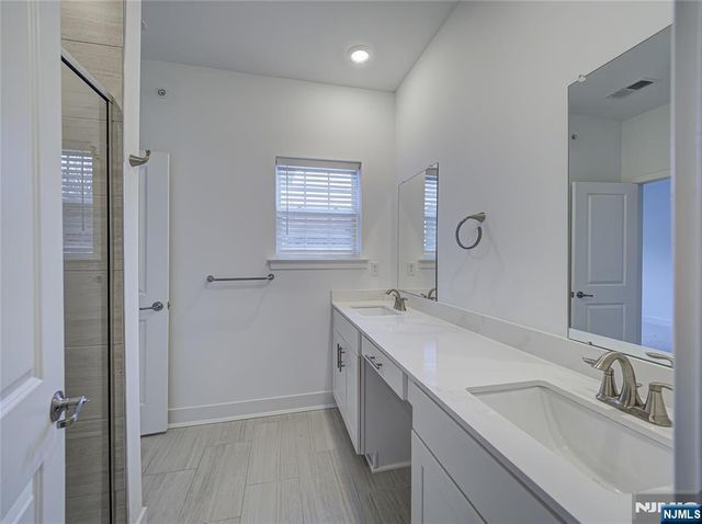 63 Veterans Way 426, Morris Plains Borough, NJ 07950