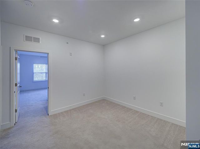 63 Veterans Way 426, Morris Plains Borough, NJ 07950