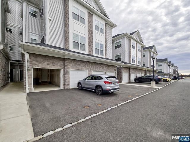 63 Veterans Way 426, Morris Plains Borough, NJ 07950