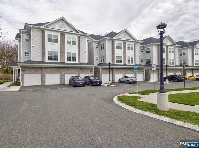 63 Veterans Way 426, Morris Plains Borough, NJ 07950