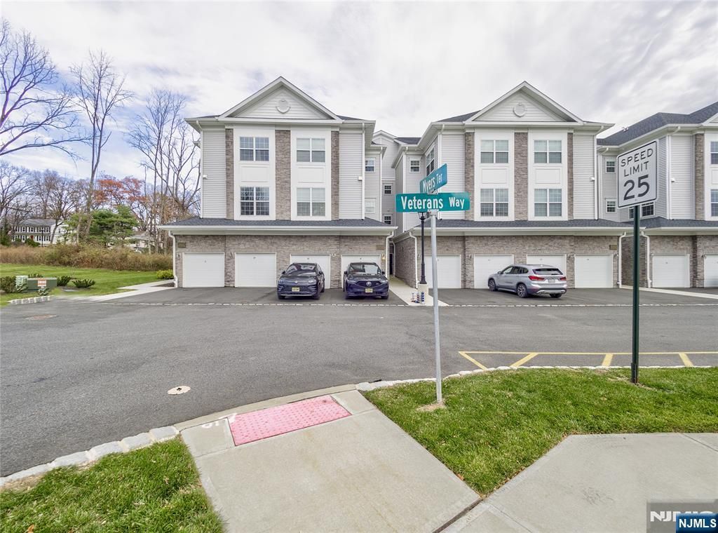 63 Veterans Way 426, Morris Plains Borough, NJ 07950