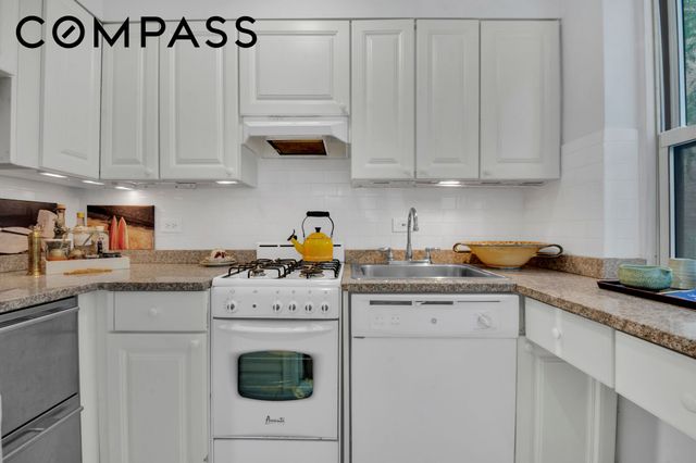 424 E 52nd St Apt 4D, New York City, NY 10022