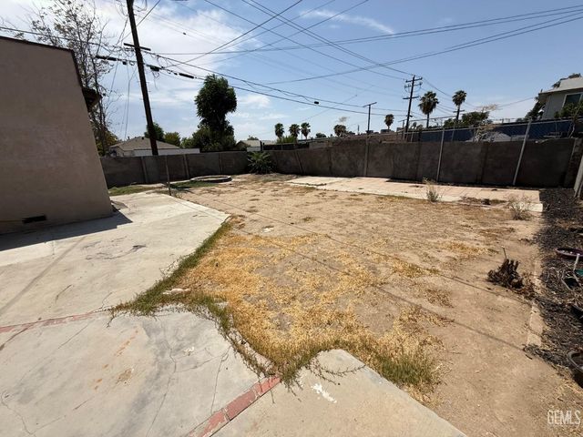 1218 Owens Street, Bakersfield, CA 93305